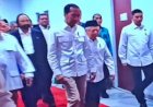 Berkemeja Khas Gerindra, Jokowi Hadir di Rapimnas